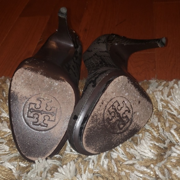 Tory Burch Snakeskin Jude Pump - Picture 8 of 8